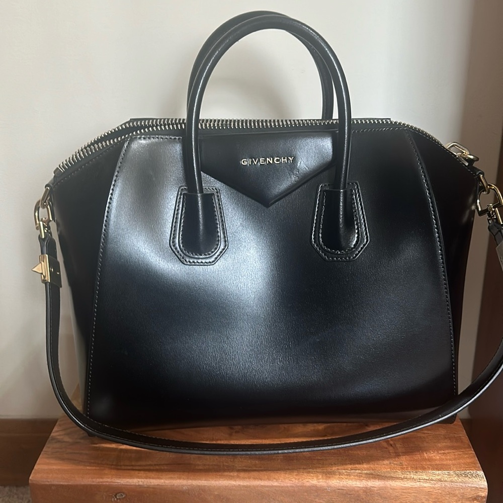 Givenchy Medium Antigona leather bag